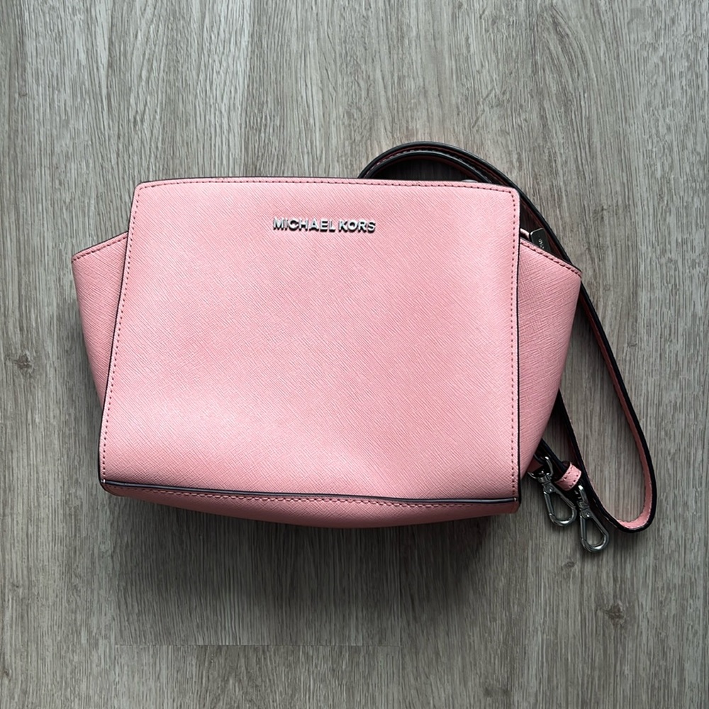 Michael kors selma crossbody in baby pink